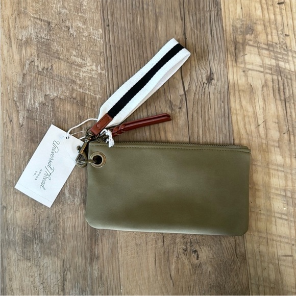 New with tags Universal Thread Olive Wristlet - Picture 2 of 3